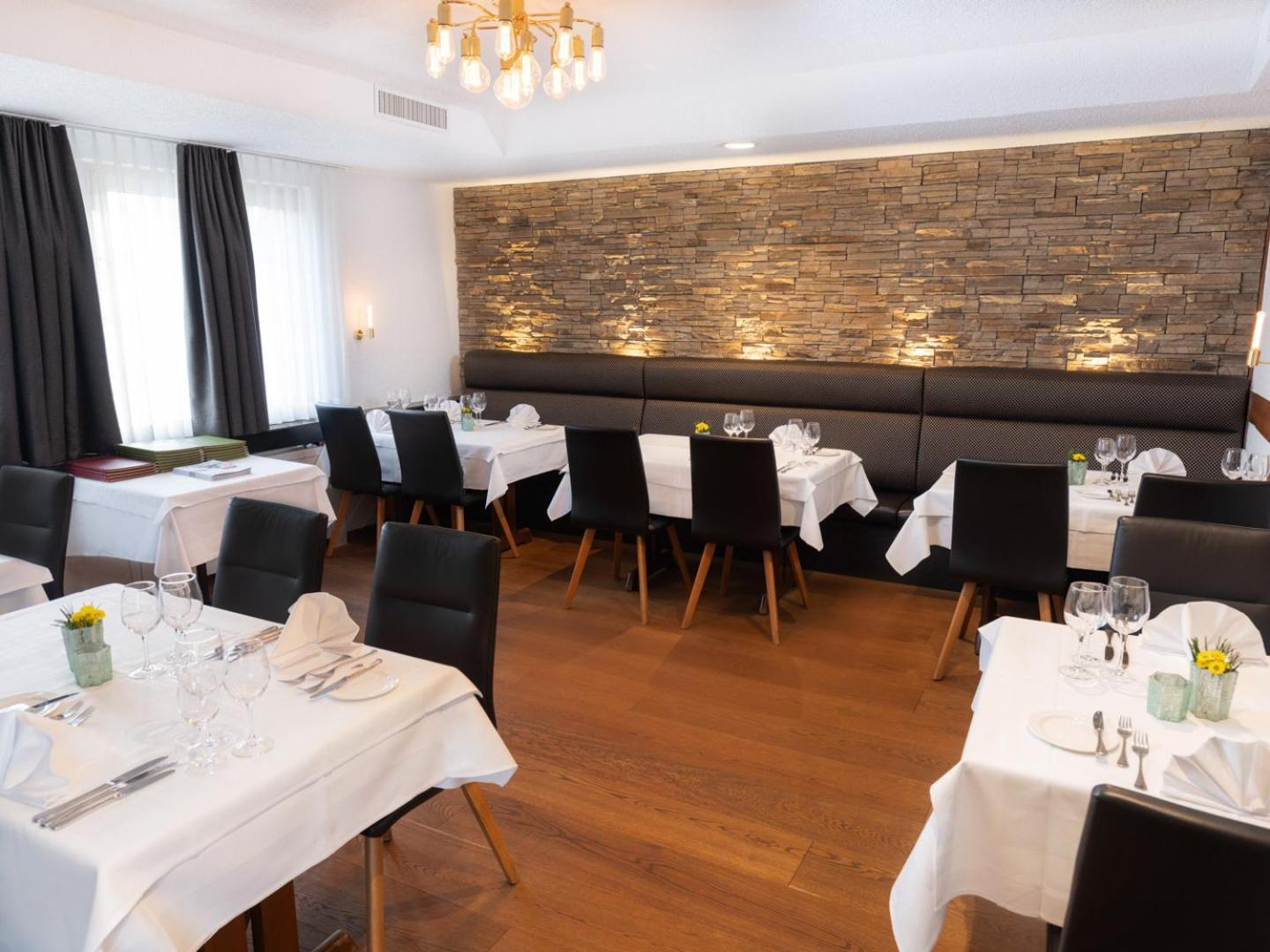 Hotel Restaurant Kreuz Kaiserstuhl Exterior photo
