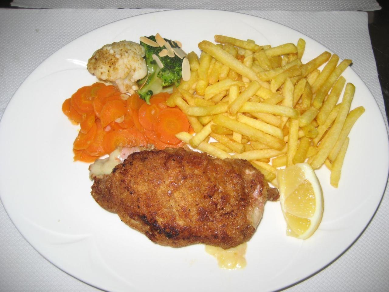 Hotel Restaurant Kreuz Kaiserstuhl Exterior photo