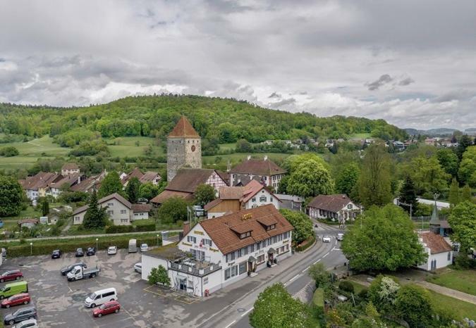 Hotel Restaurant Kreuz Kaiserstuhl Exterior photo
